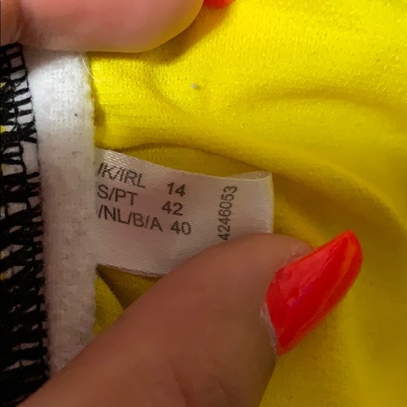 Bikini - Picture 3 of 3